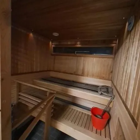 Cozy 2bdr Getaway Sauna Free Park + Wi-fi Apartment