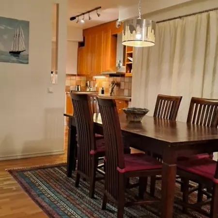 Apartment Cozy 2bdr Getaway Sauna Free Park + Wi-fi *