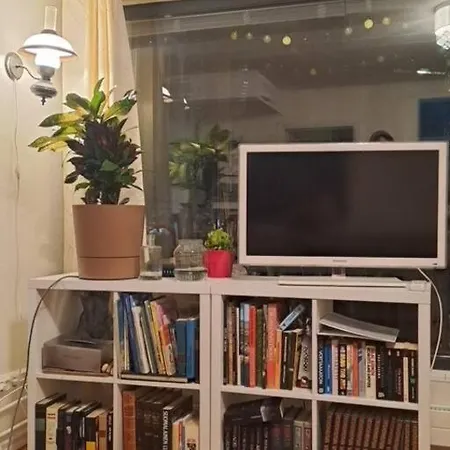 Cozy 2bdr Getaway Sauna Free Park + Wi-fi Apartment *